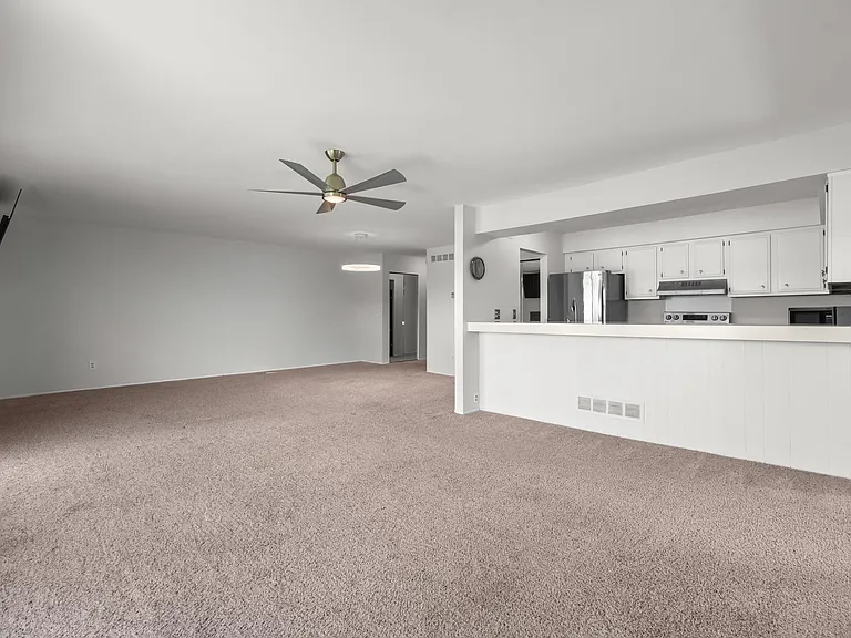 4960 Lake Point Dr — Photo 6