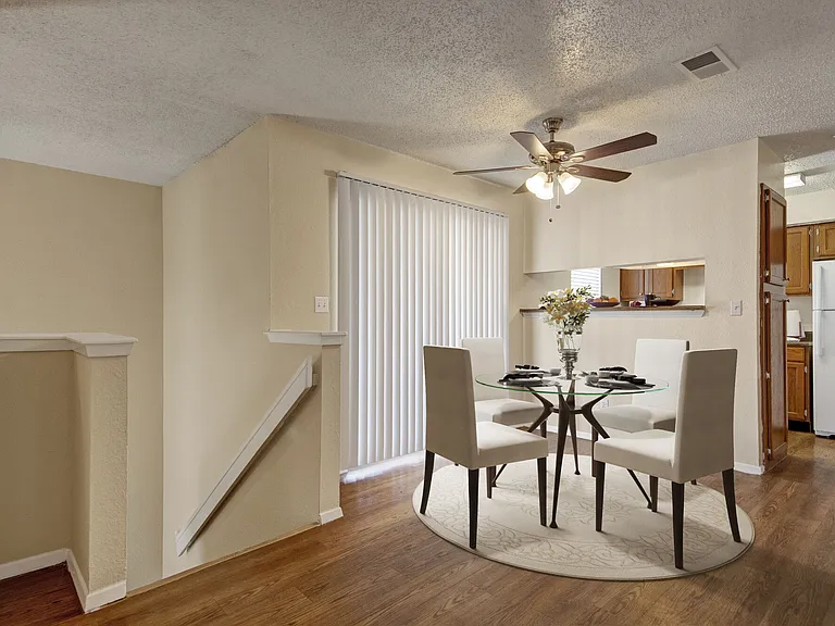 Valley Creek Apartments — Photo 11