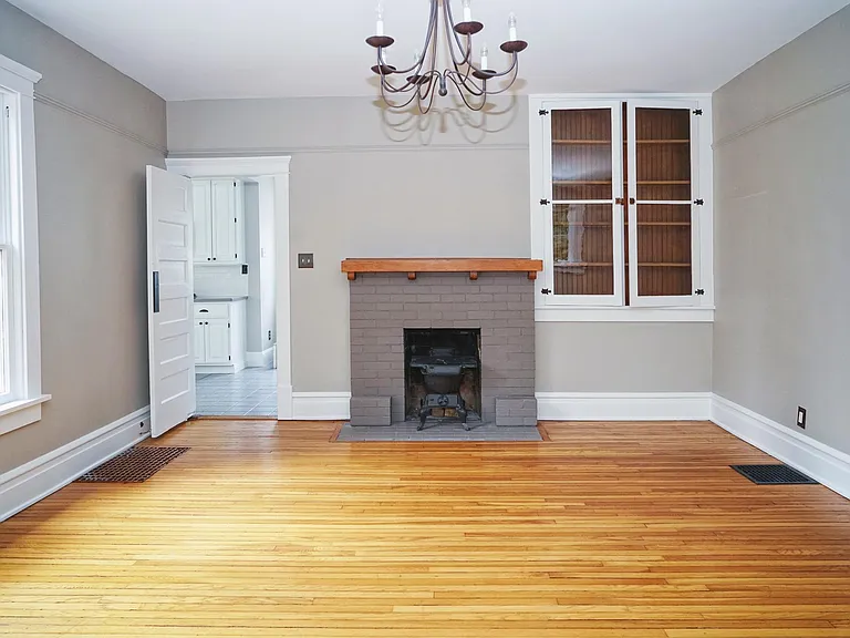 475 W Broadway — Photo 7