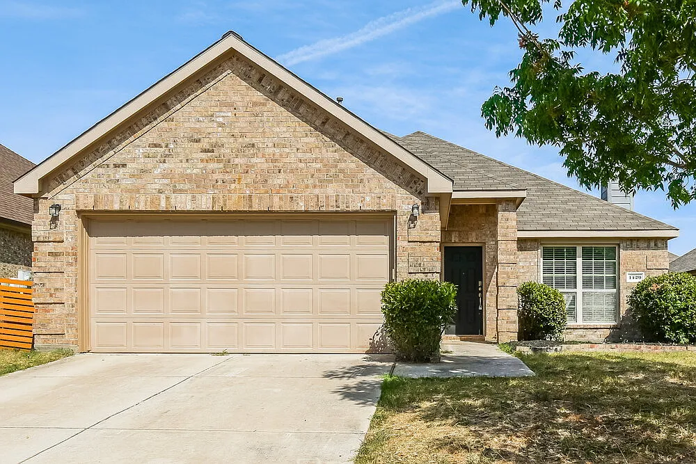 3 bed, 2.0 bath, 1317 sqft, $2,025 — Photo 1