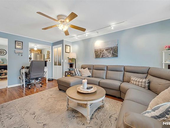 4th image of 48B Hastings Ave