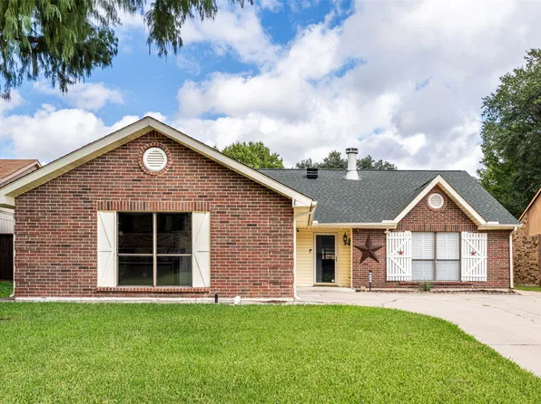 826 Camino Ct, Grand Prairie, TX 75052
