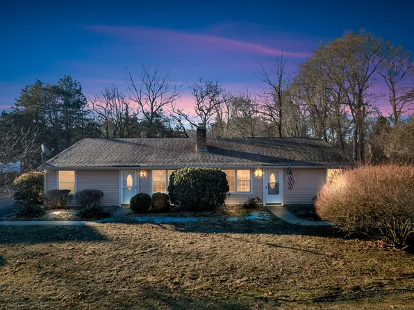 (undisclosed Address), Clinton, CT 06413