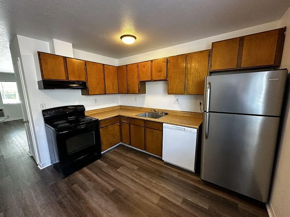 2 bed, 910 sqft, $1,800 — Photo 3