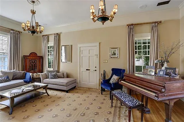 332 Walnut St — Photo 4