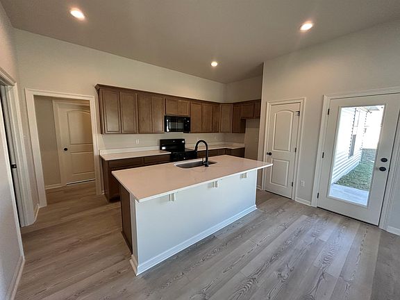 3rd image of 316 Tregre Ln