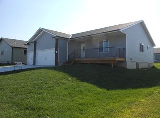 35 Tall Grass Cir, Bennet, NE 68317