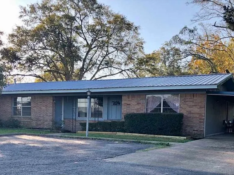 704 Cook Rd — Photo 1