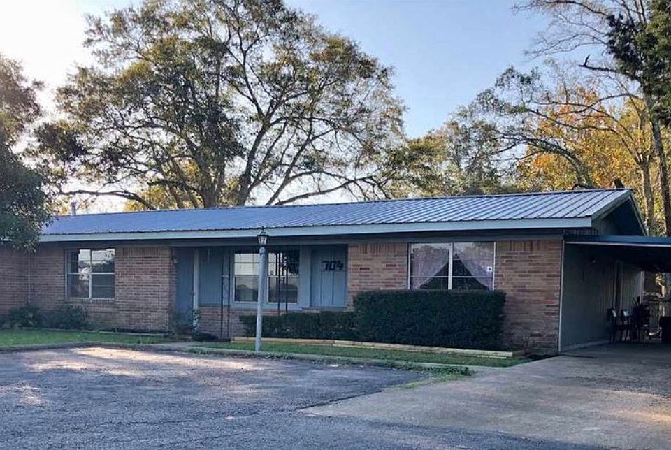 1st image of 704 Cook Rd