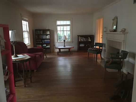 3rd image of 704 NE 6th St