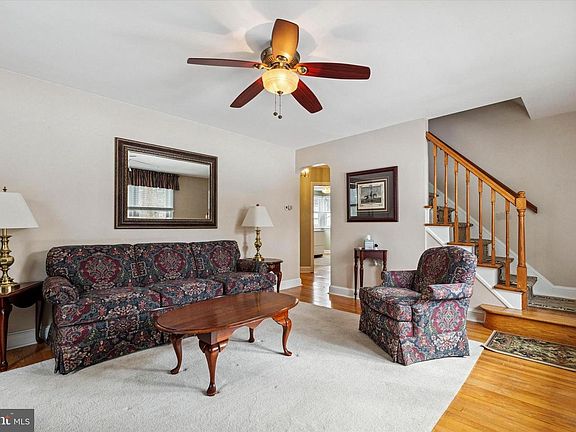 3rd image of 1167 W Bristol Rd