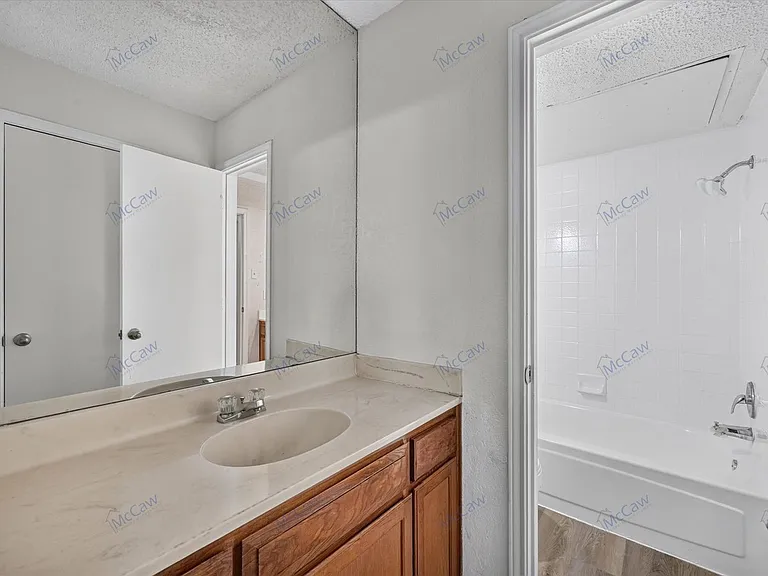 6706 S Creek Dr — Photo 13