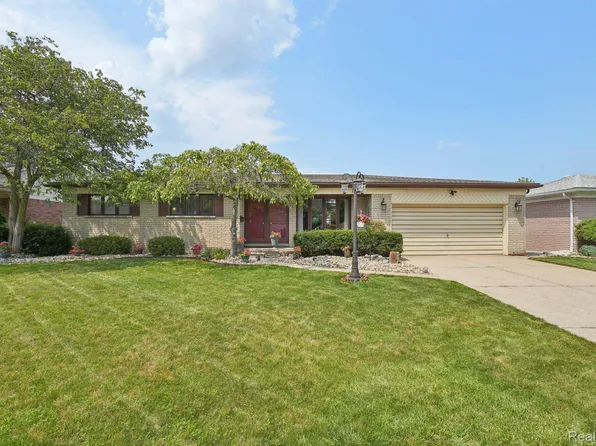 22431 La Von St, Saint Clair Shores, MI 48081