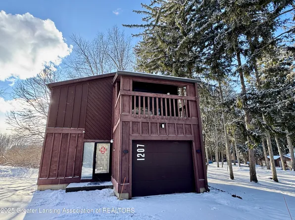 1207 Academic Way, Haslett, MI 48840