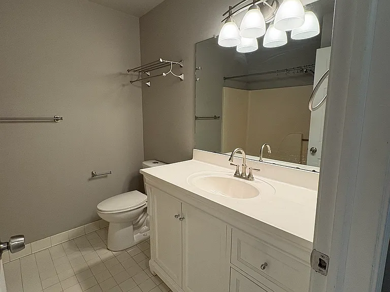 Full bathroom 2nd floor