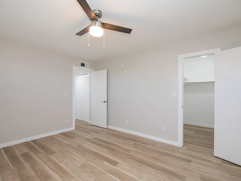 2922 N 35th St #6 — Photo 34