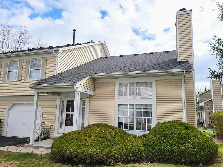 216 Ivy Ct — Photo 1