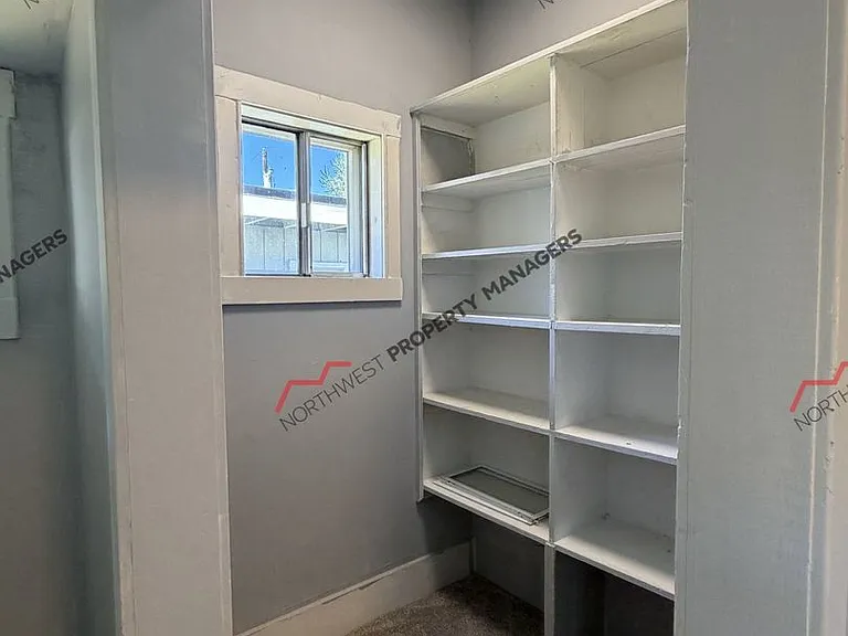 927 Marion St — Photo 18