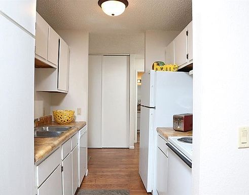 2nd image of 1311 N Cleveland Ave #2077