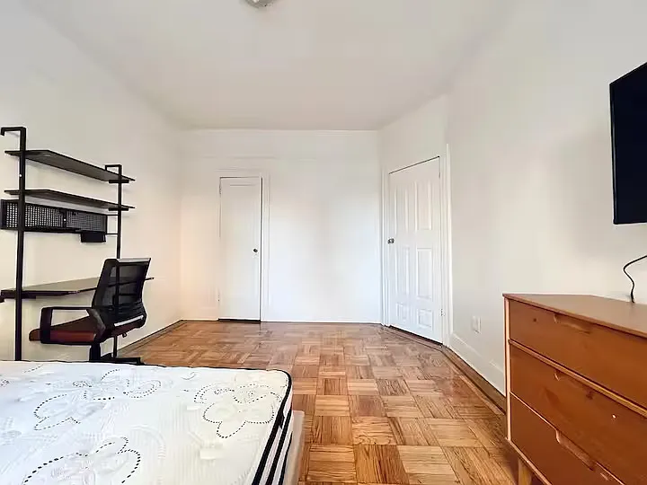3 bed, 4.0 bath, 90 sqft, $1,390 — Photo 2