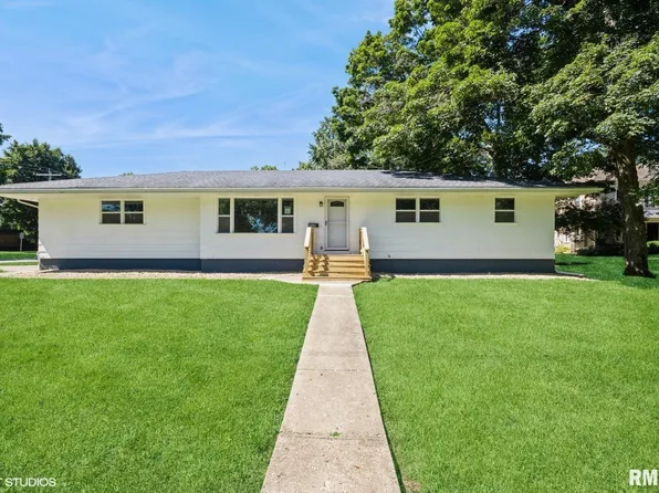 452 E Illini St, Virginia, IL 62691