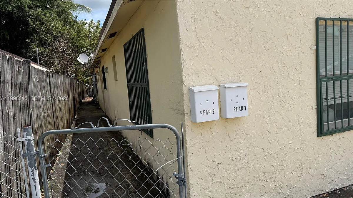 Building Photo - 6345 N Miami Ave #1