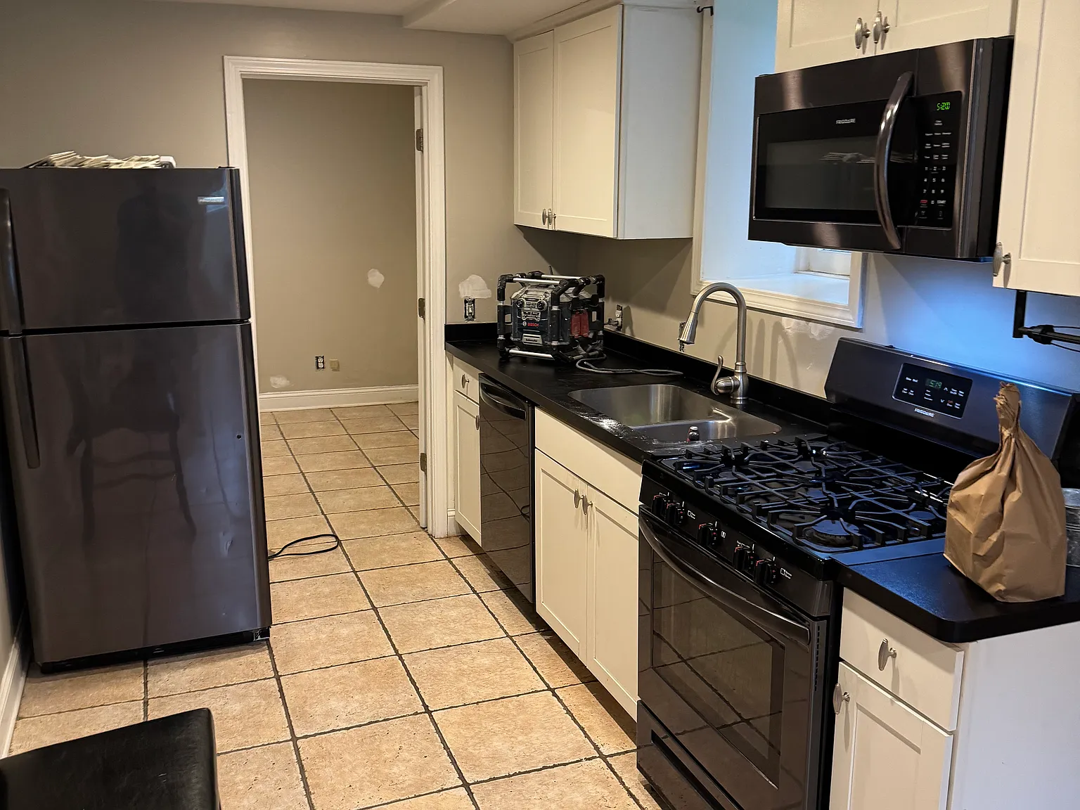 1 bed, 1200 sqft, $1,200 — Photo 2