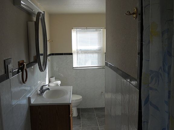 5th image of 2516 49th Ave N