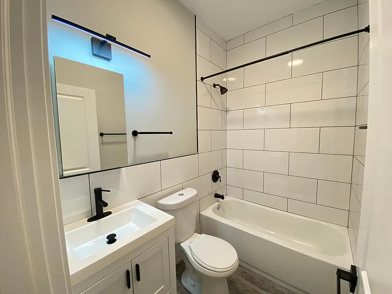 2355 W 18th Pl #2R — Photo 8