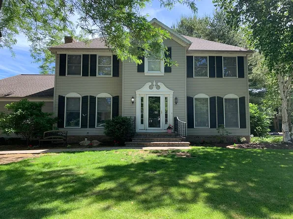 825 Stockbridge Dr, Erie, PA 16505