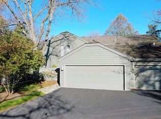 447 Valley View Rd, Lake Barrington, IL 60010