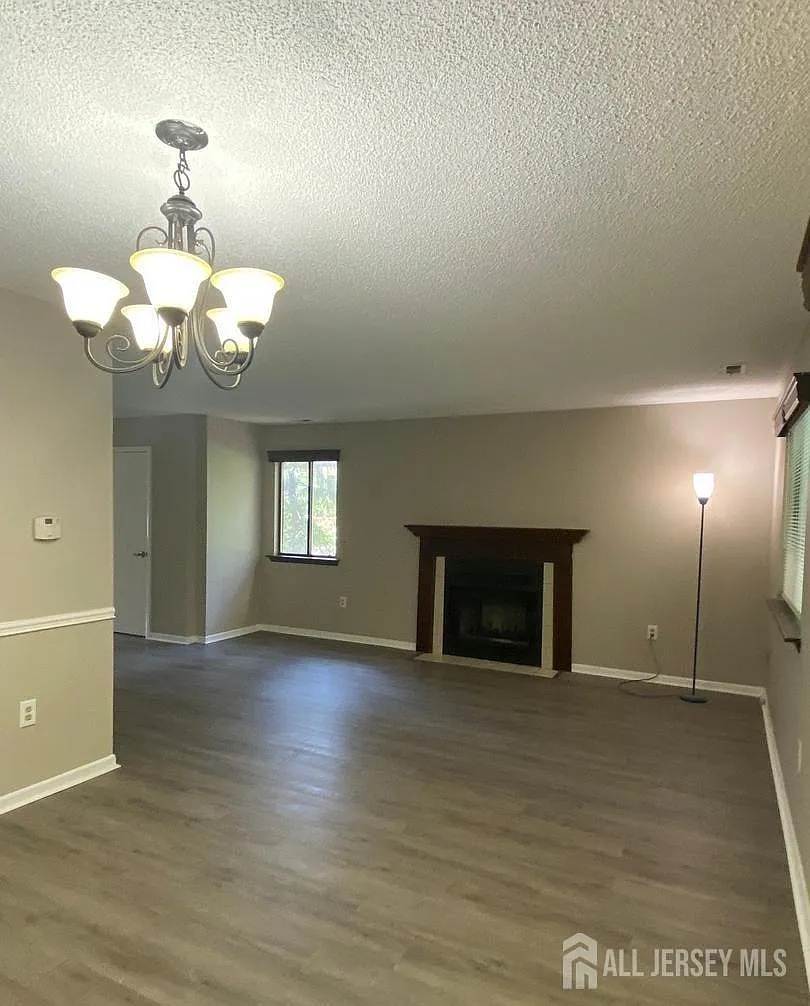 3 bed, 2.5 bath, 1844 sqft, $3,200 — Photo 2