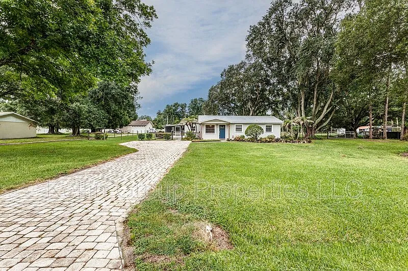 3 bed, 2.0 bath, 912 sqft, $2,200 — Photo 3