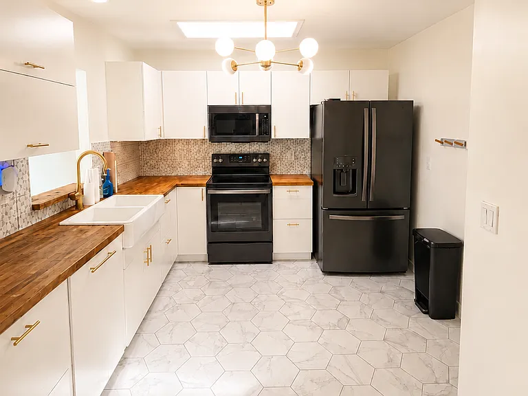 534 Sevilla Dr — Photo 2