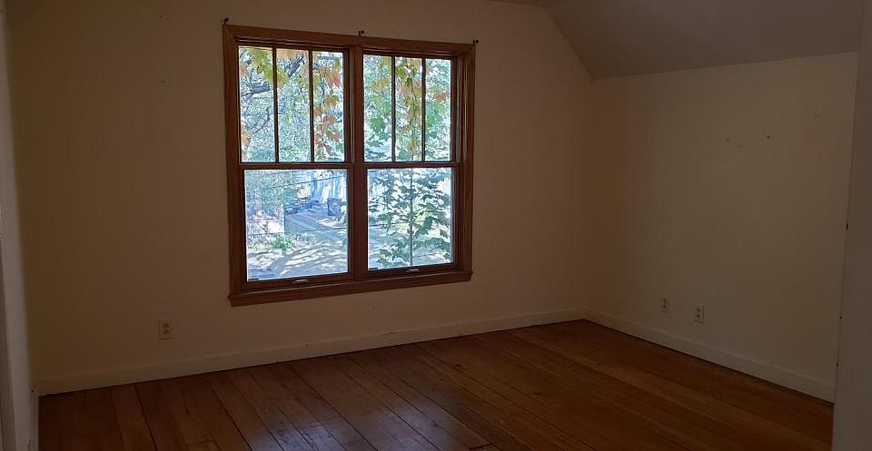 1st image of 614 19th Ave NE APT 2