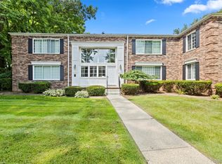 532 E Fox Hills Dr, Bloomfield Hills, MI
