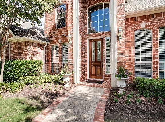 3rd image of 2612 Barrington Dr