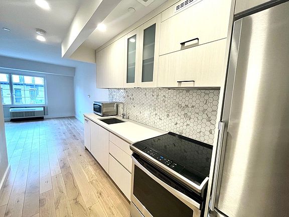 3rd image of 555 Waverly Ave APT 2F