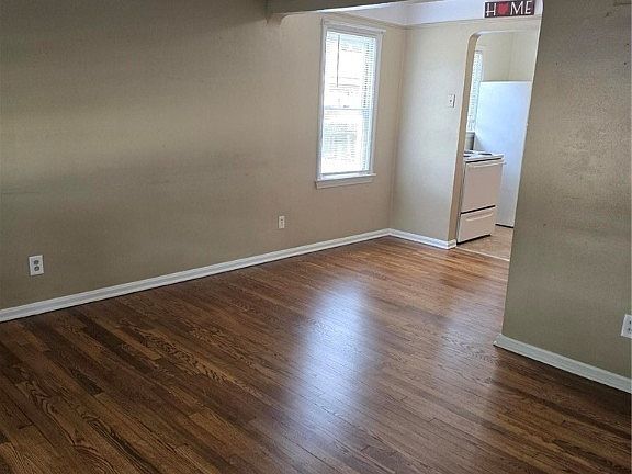 5th image of 1079 E 332nd St