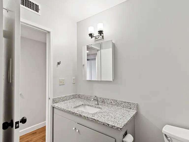 745 F St #4 — Photo 20