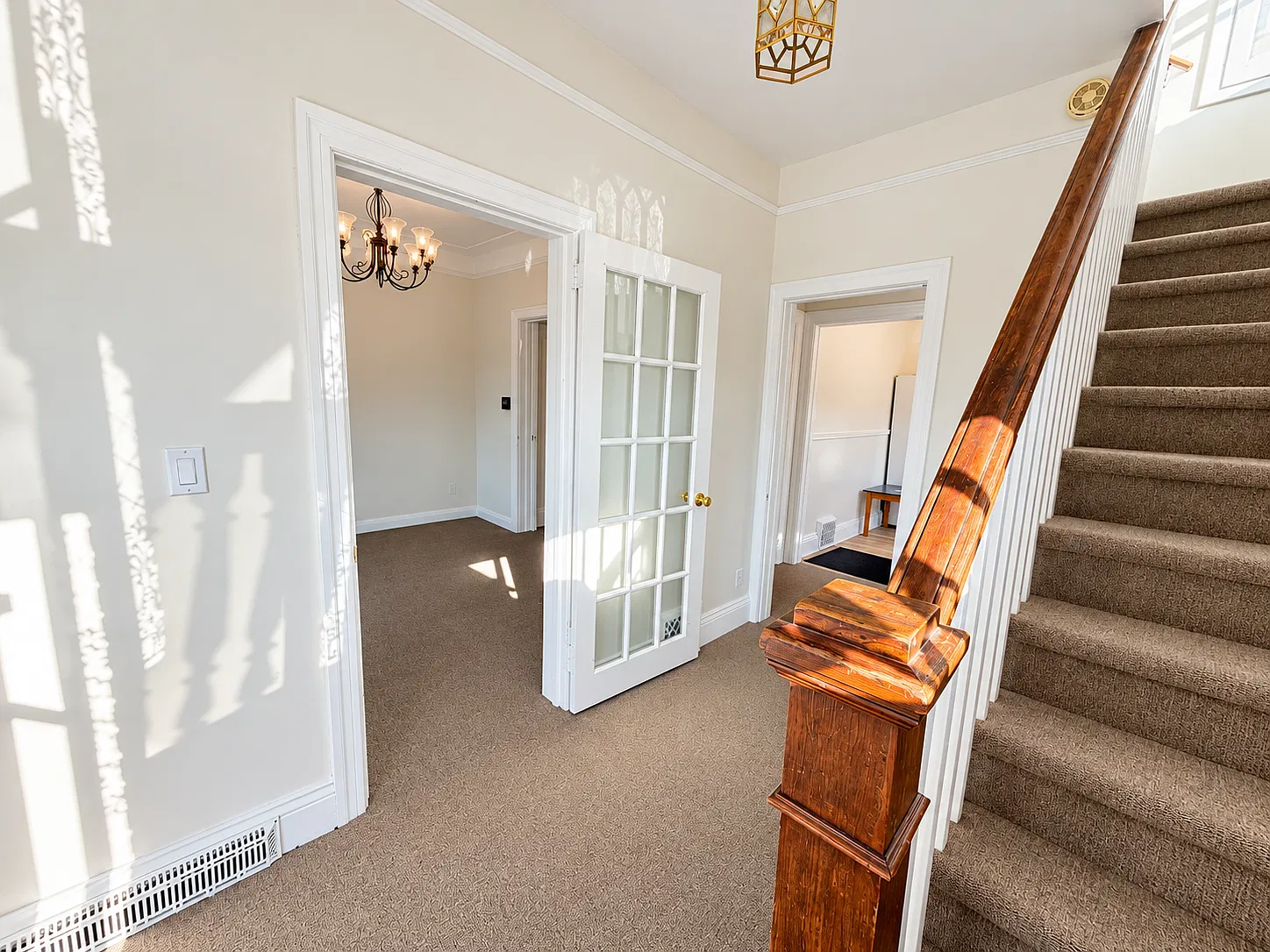 14 Brucedale St W — Photo 2
