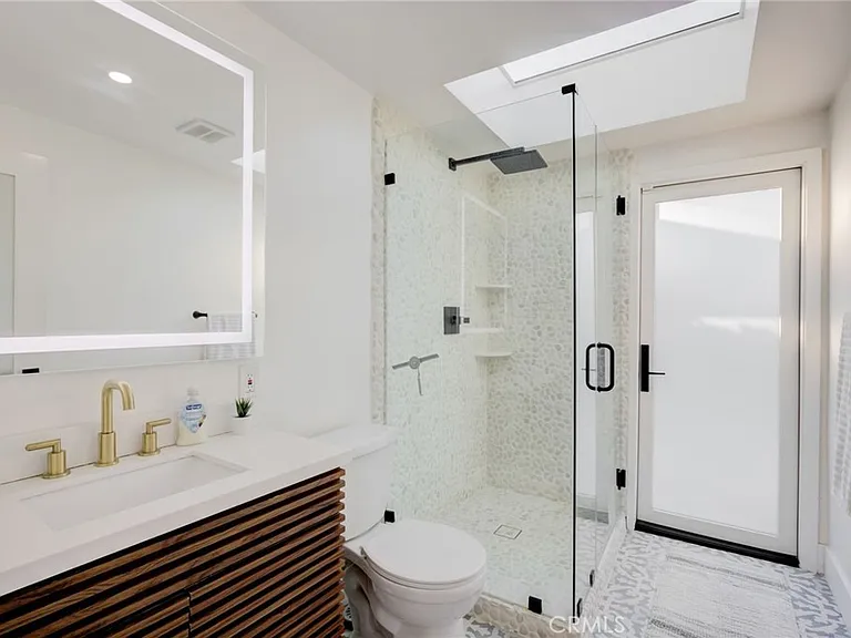 8161 Encino Ave — Photo 45
