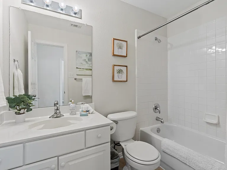 1438 Royal Oaks Dr — Photo 22