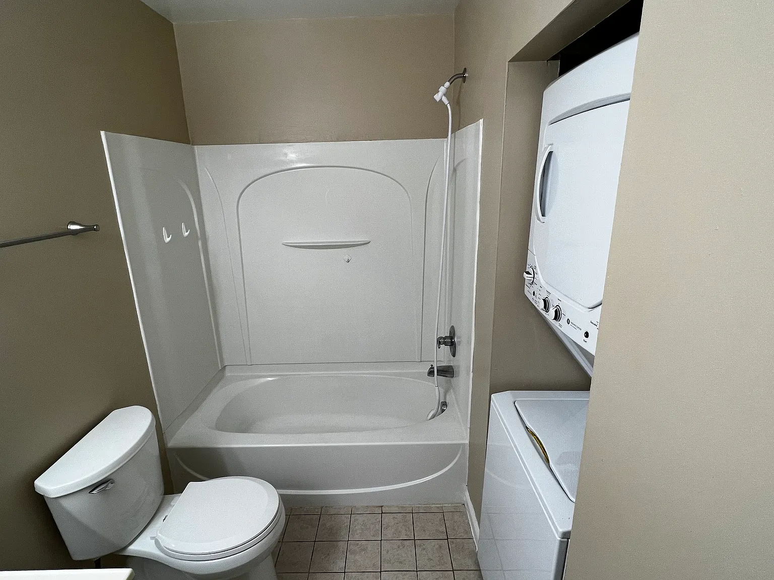 2 bed, 750 sqft, $1,200 — Photo 3