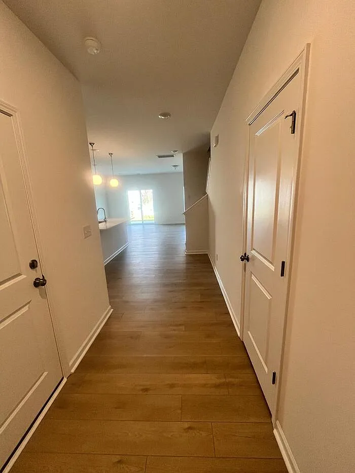 3 bed, 3.0 bath, 1688 sqft, $2,000 — Photo 2