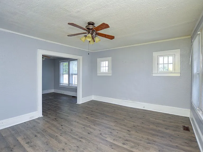 705 E Lexington Ave — Photo 9