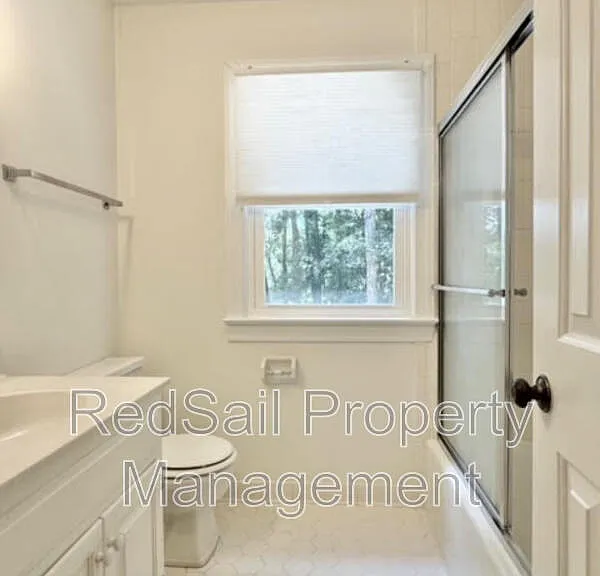 114 Barclay Cres — Photo 10