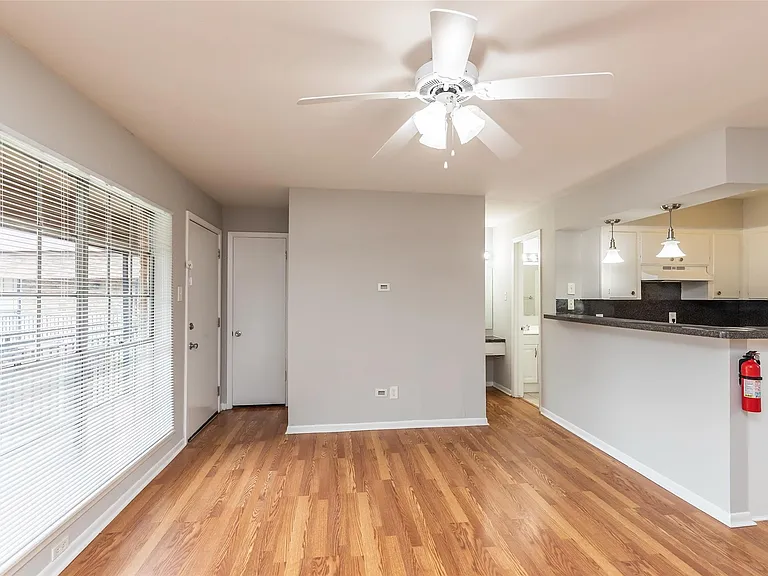 425 Emerson St #13 — Photo 6