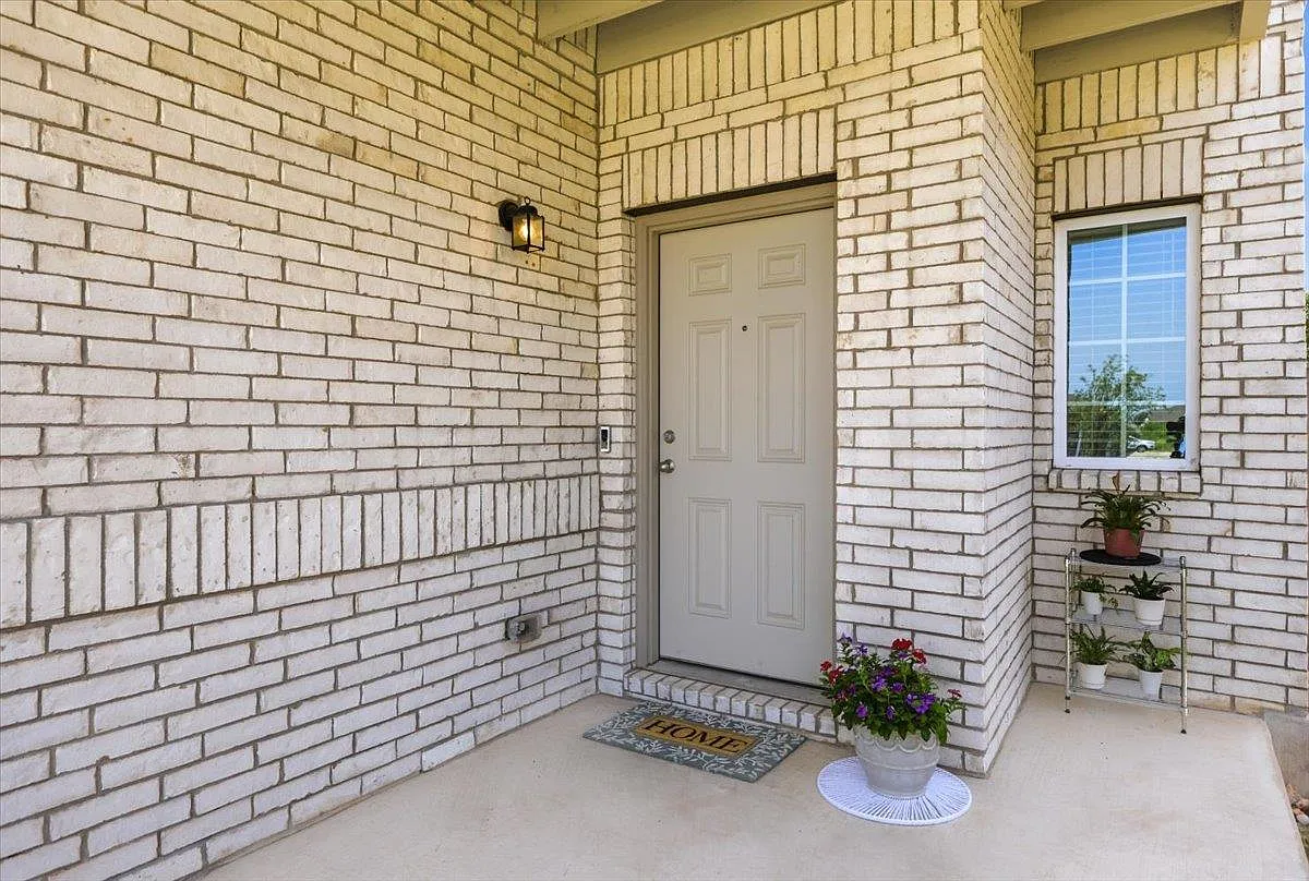 3 bed, 2.5 bath, 2114 sqft, $2,450 — Photo 3