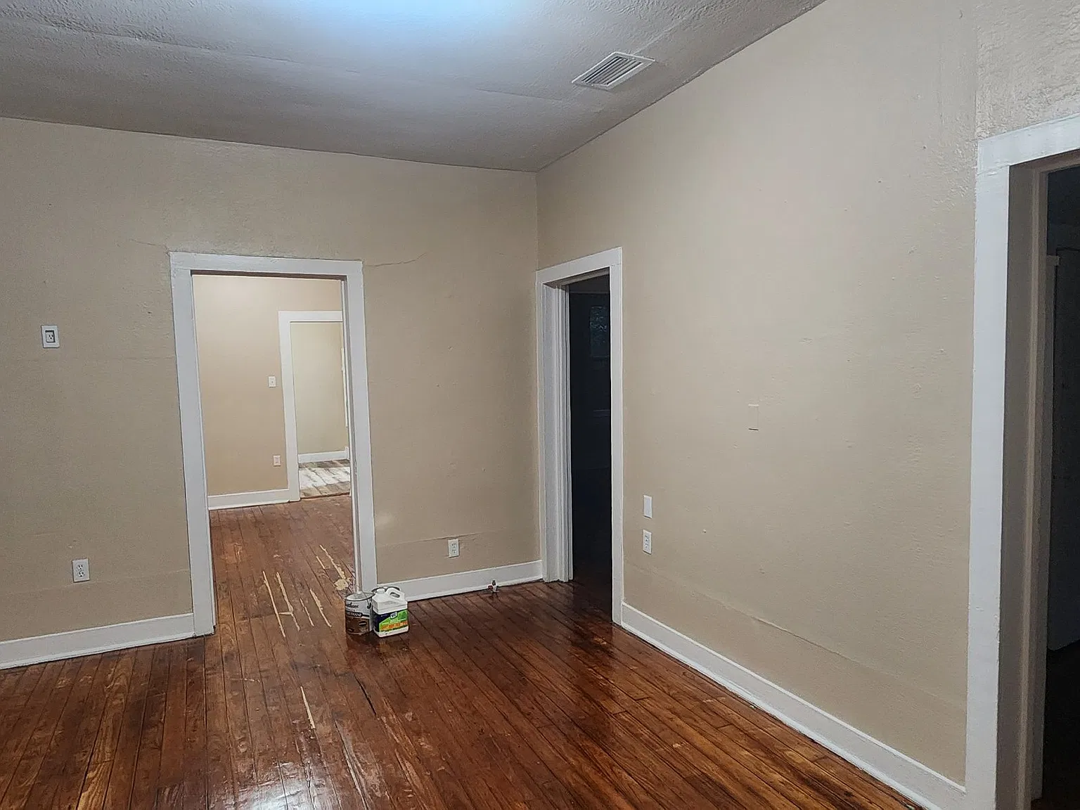 2 bed, 1087 sqft, $1,350 — Photo 2